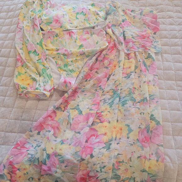 Swimsuit with cover skirt - Picture 4 of 5